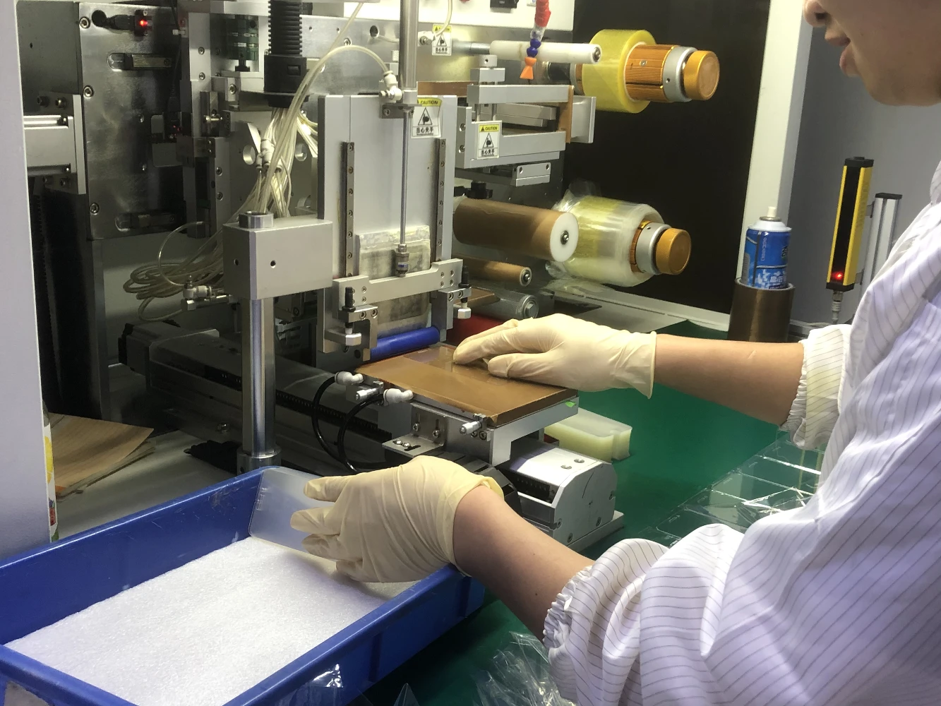 AB glue lamination process for bubble free screen protector installation