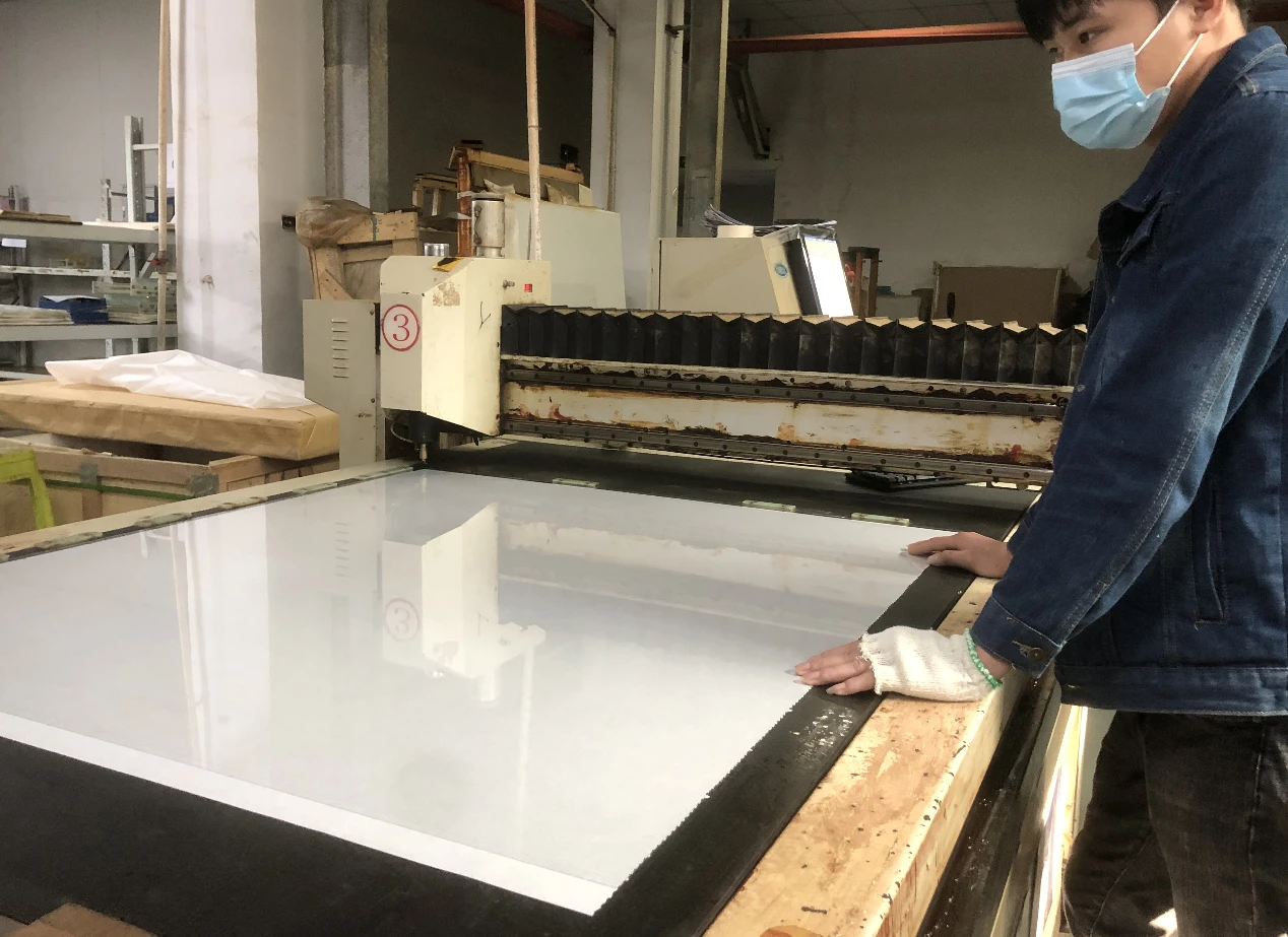 raw glass cutting process for tempered glass screen protector manufacturing China factory