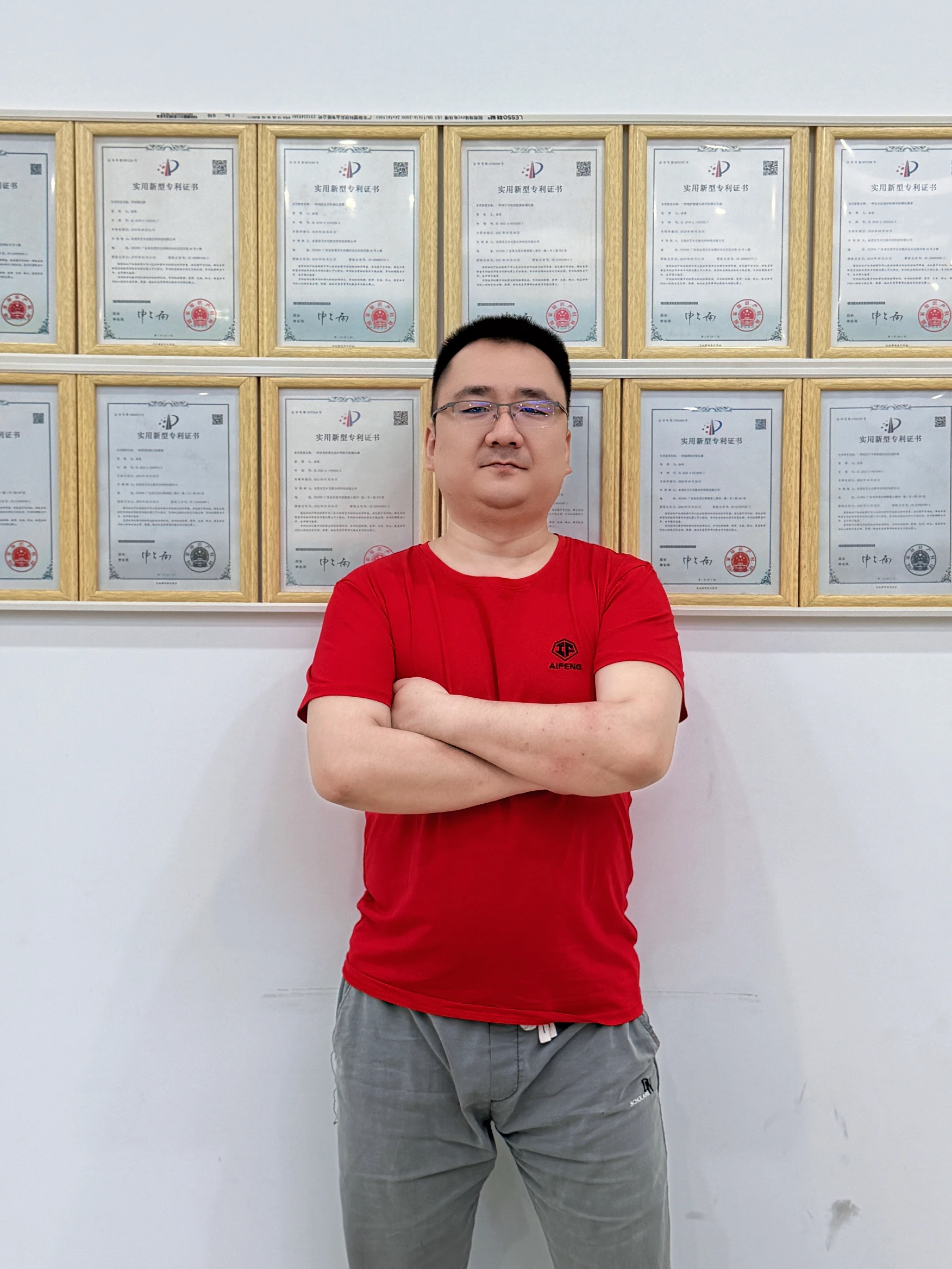 Manager Zhang - Engineering Manager for OEM screen protector ODM solutions