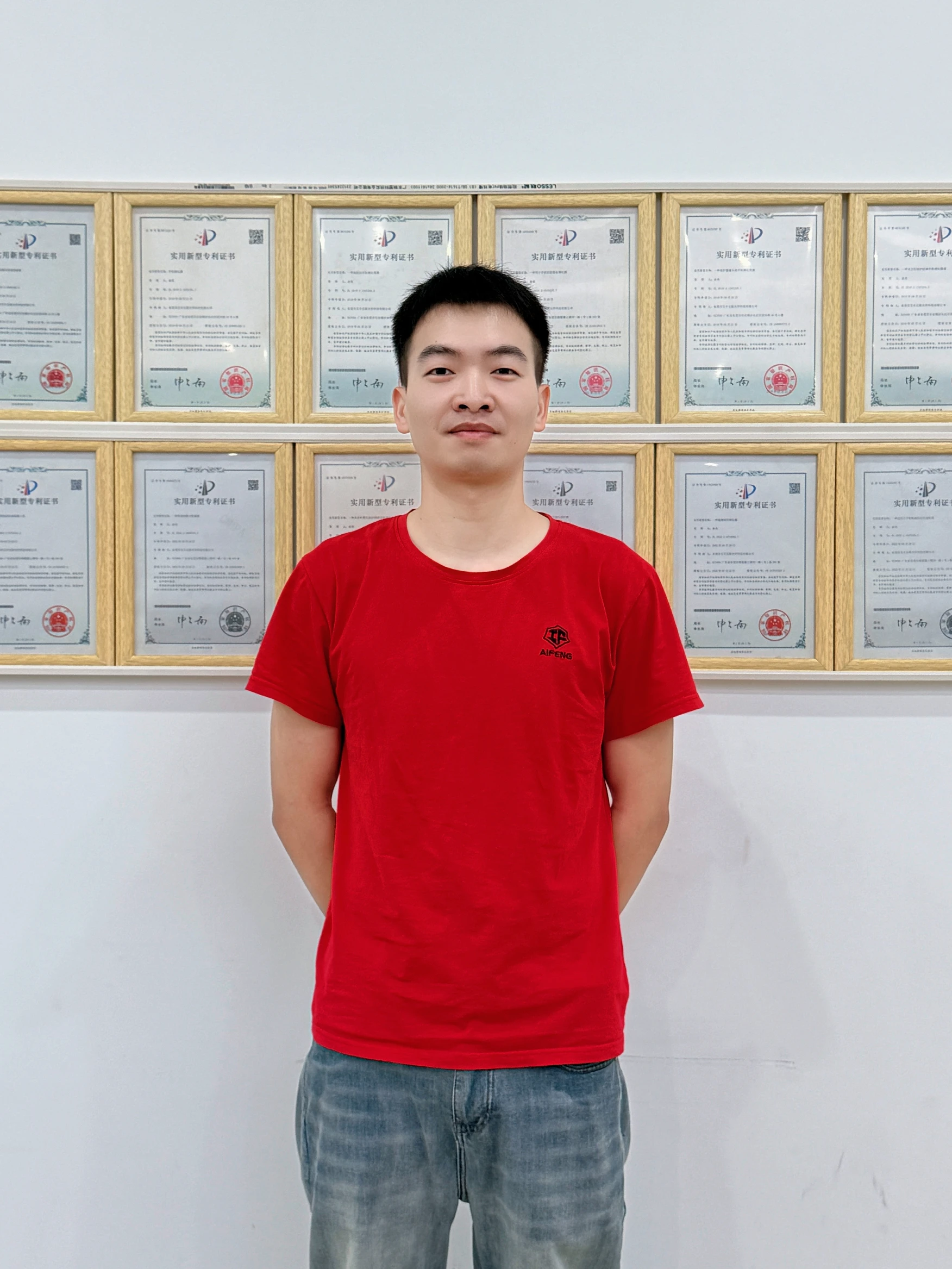 Supervisor Zhu - Lamination Supervisor for precise screen protector lamination processes